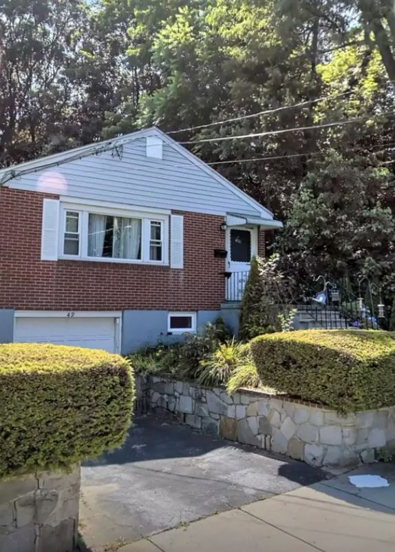 49 Pheasant St, West Roxbury, MA 02132